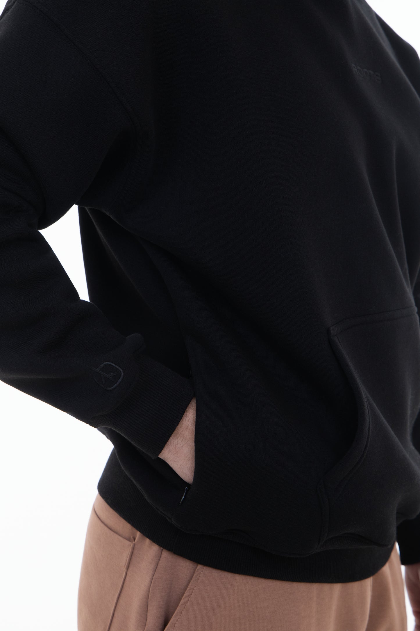 هودي لون أسود داكن